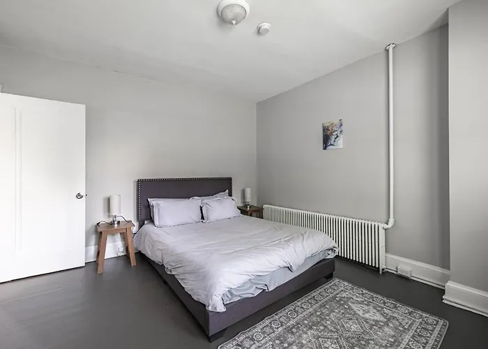 Cozy 2-Bedroom Apartment In Dc With Private Parking