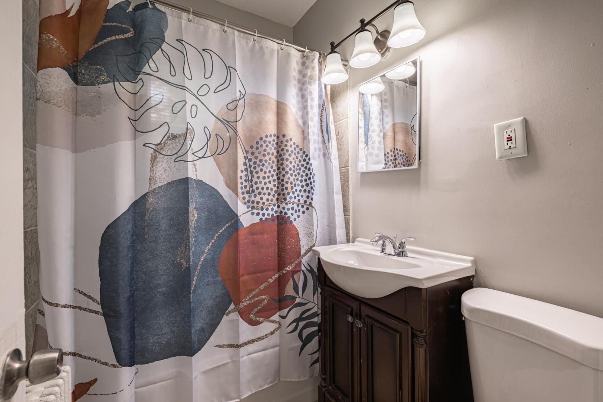 Cozy 2-bedroom In Dc With Private Parking Apartment *